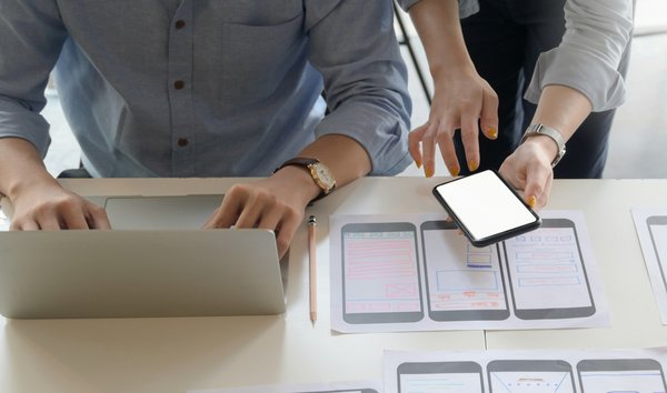 How to create a professional voicemail message to improve customer relations?